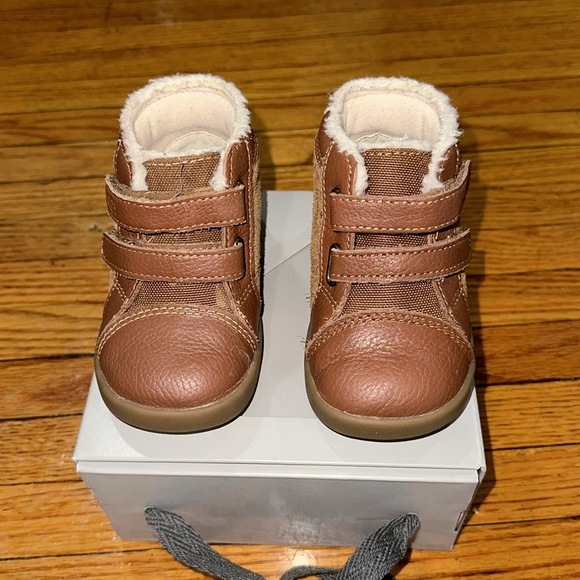 Baby UGG Rennon booties - Picture 2 of 7